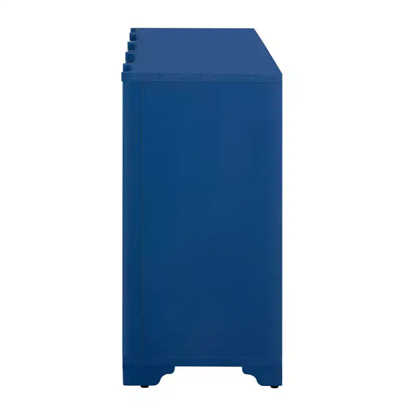 Credenza a 4 ante in impiallacciatura di pino con dettagli lineari e gambe triangolari, 151,6 cm
