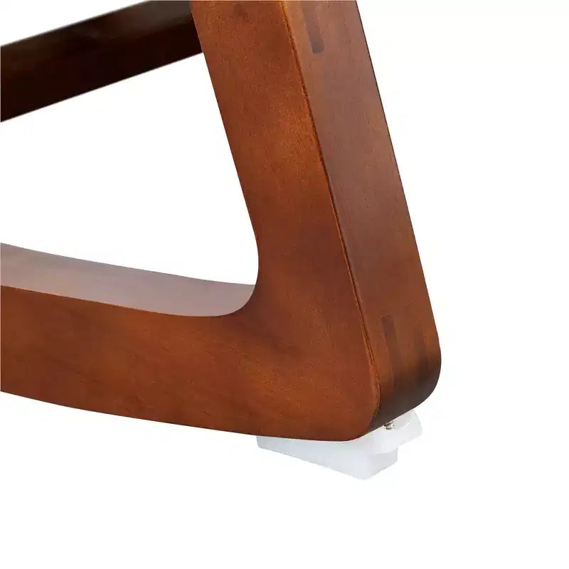 Sedia a dondolo imbottita con gambe in legno di hevea e tasche laterali